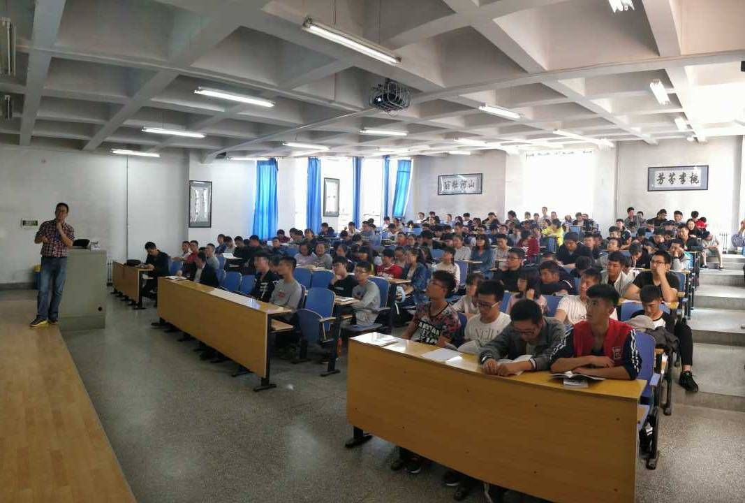 理学院召开2017级新生安全教育讲座