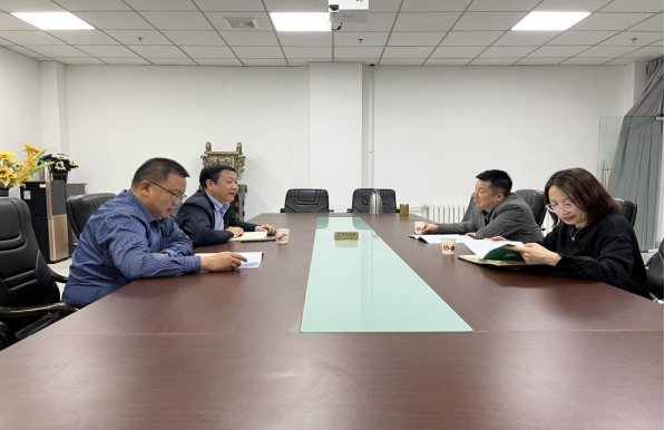 学校校友总会到理学院进行调研