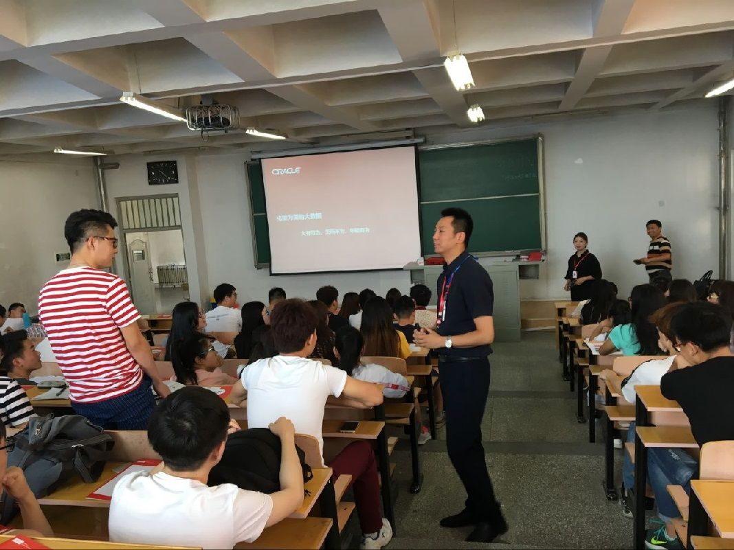 理学院举办信息与计算科学专业专题讲座