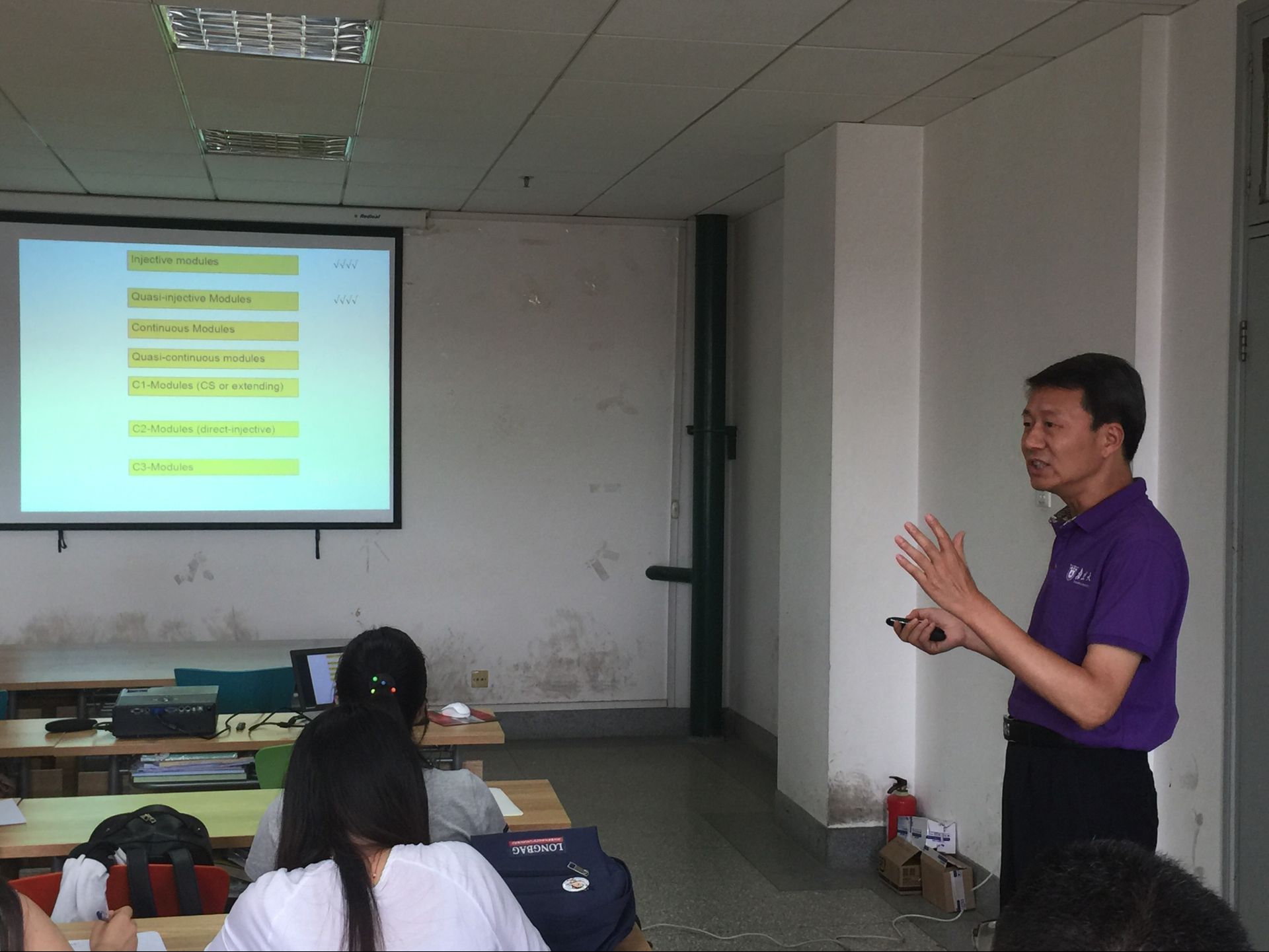 理学院邀请丁南庆教授来我校进行学术交流