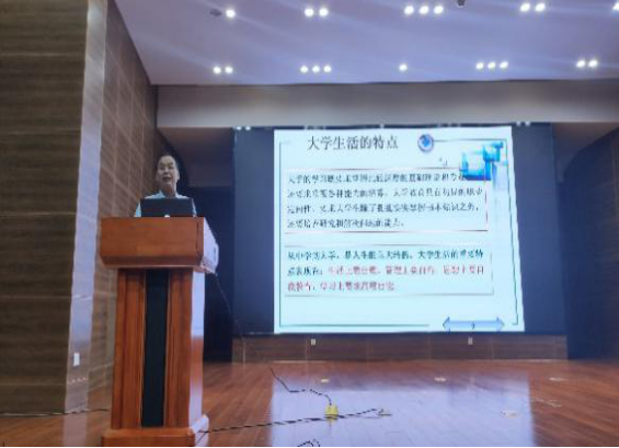  理学院举办“大学学习方法共勉”励志讲座