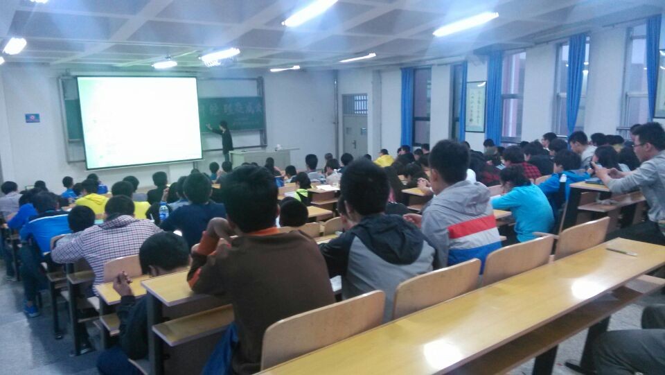 促进学风建设，理学院举行考研经验交流会