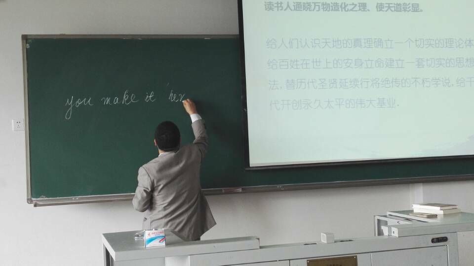 理学院举行“如何度过大学四年”2015级新生入学教育专题讲座