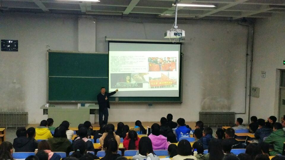 入学教育不间断——理学院持续开展2017级新生教育讲座