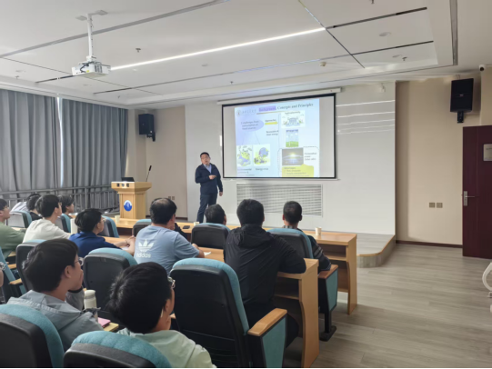 理学院邀请专家开展学术报告